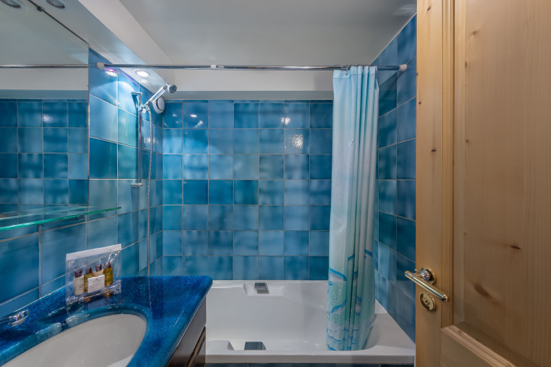 _lv_images__lot_0074061446_08_1446138