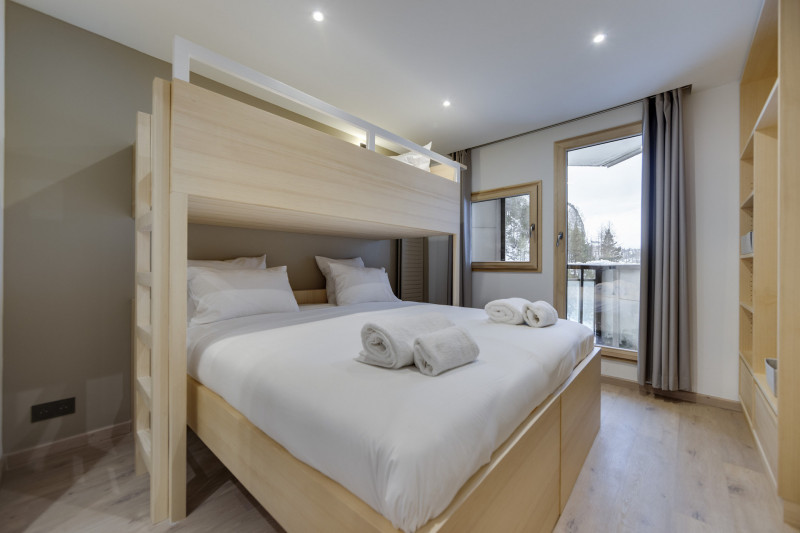 _lv_images__lot_0074061484_06_1446879