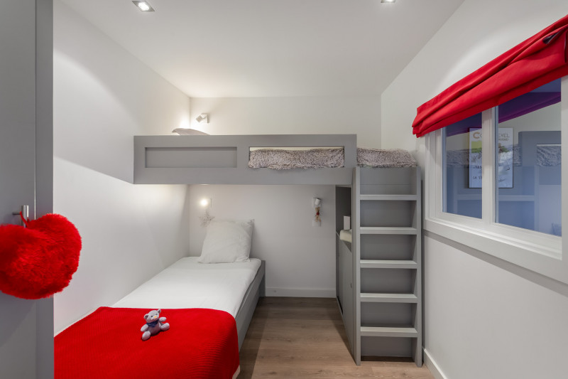 _lv_images__lot_0074061596_06_1445495