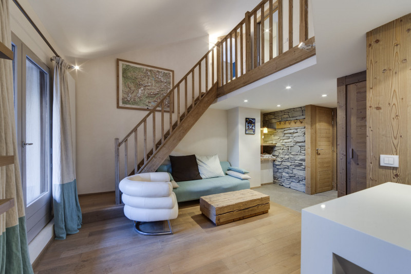 _lv_images__lot_0074061605_01_1446916