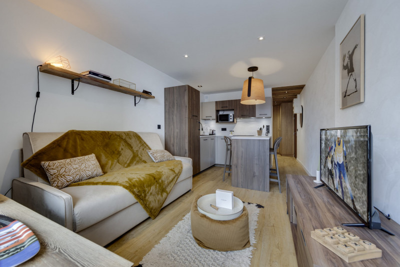 _lv_images__lot_0074061710_02_1446995