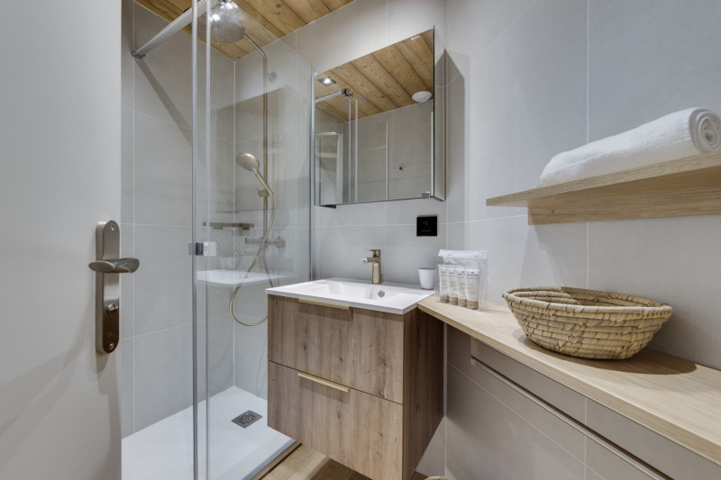 _lv_images__lot_0074061710_08_1447001