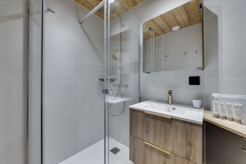 _lv_images__lot_0074061710_09_1447002