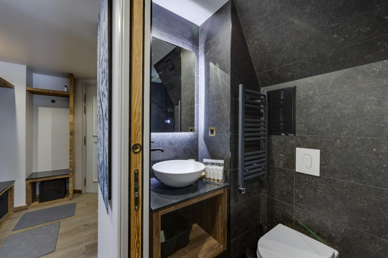 _lv_images__lot_0074061741_11_1447960