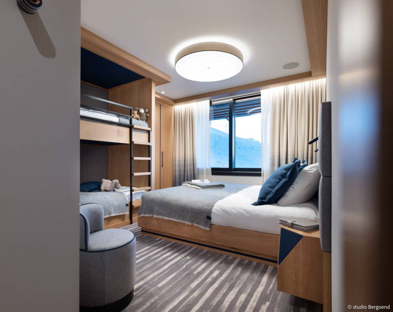 _lv_images__lot_0074061806_05_1342847