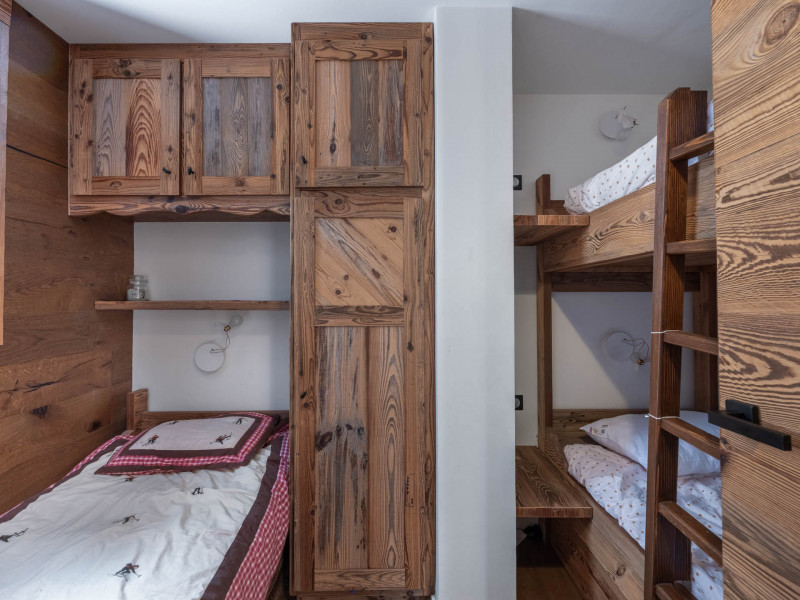 _lv_images__lot_0074061837_12_1448948