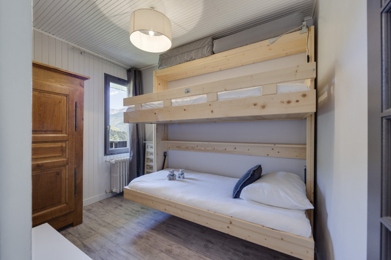 _lv_images__lot_0074061846_08_1447409