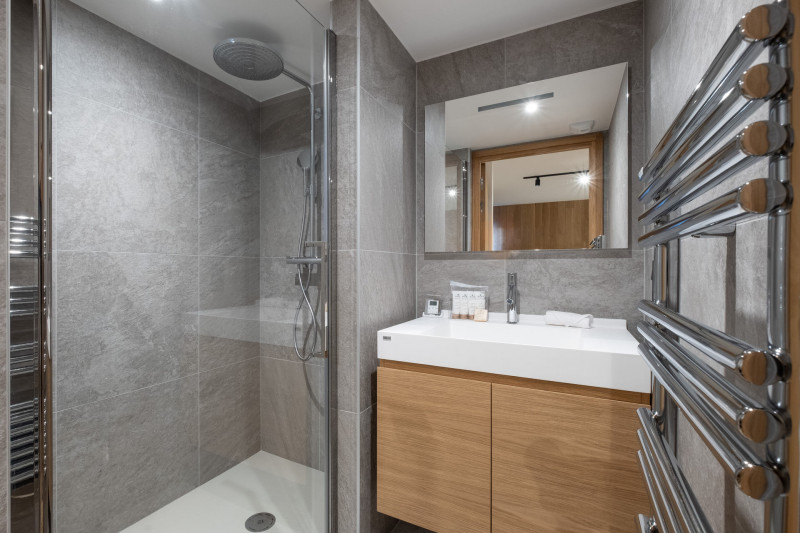 _lv_images__lot_0074061880_11_1445156