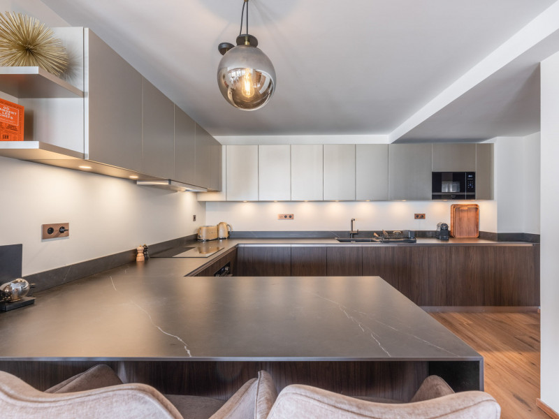 _lv_images__lot_0074061906_03_1448486