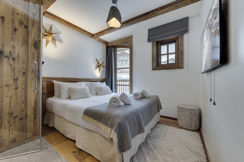 _lv_images__lot_0074061927_04_1446844