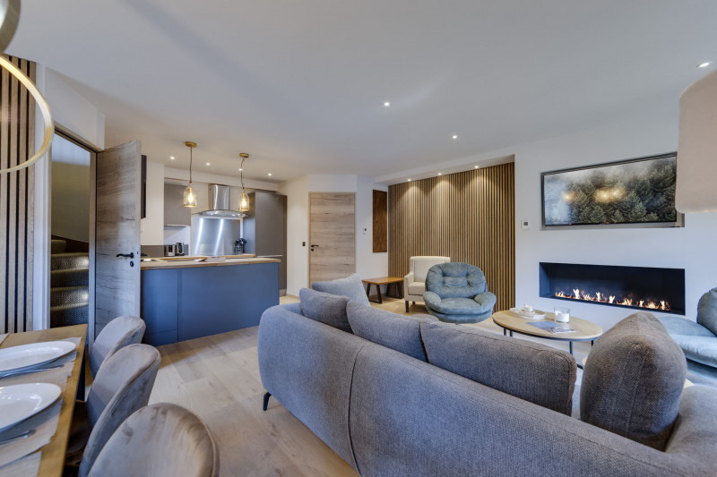 _lv_images__lot_0074061951_02_1447729