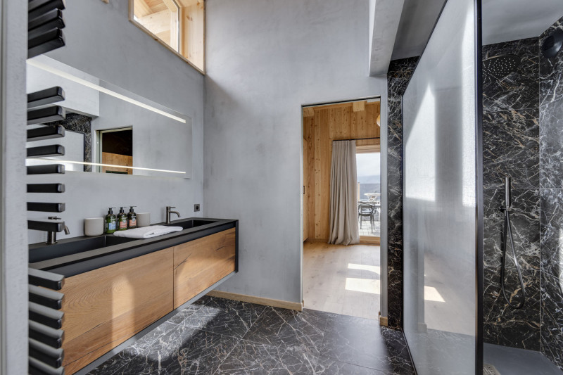 _lv_images__lot_0074061957_06_1362412