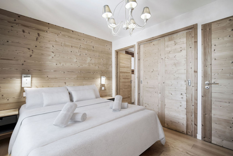 _lv_images__lot_0074061979_12_1445872