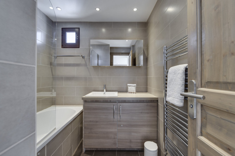 _lv_images__lot_0074061997_09_1447644