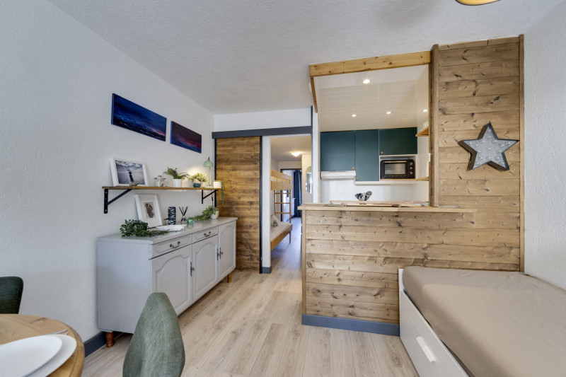 _lv_images__lot_0075554052_03_1447579