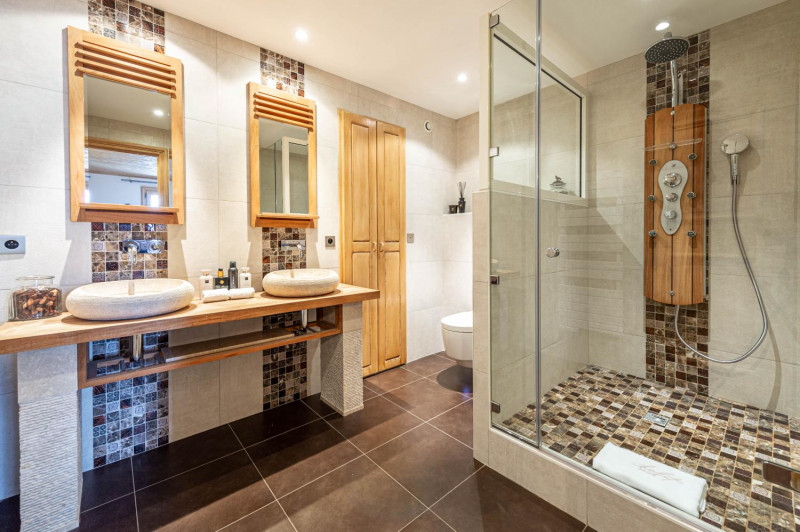 a211bd53-d4a0-431c-af1a-83780e941232-1451651