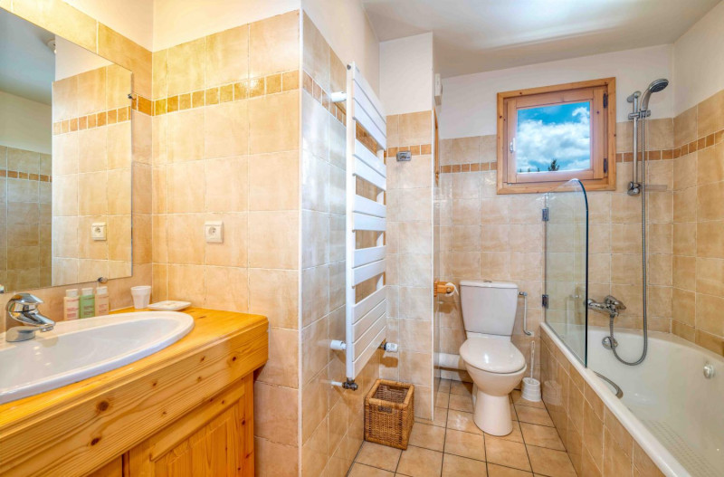 a30e3859-0721-47cd-a8ba-f38e0ba58f09-1451562