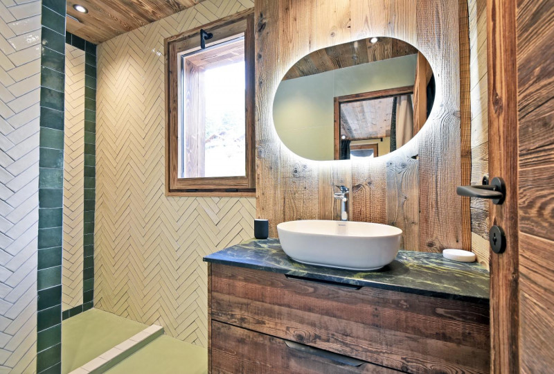 a6212588-2fb9-4830-9ebe-d8ae0b87d78c-1451003