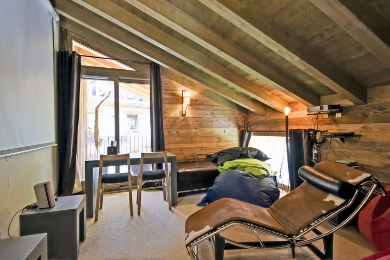 a7ce7798-cc81-4914-a405-ebd2d4963987-1451141