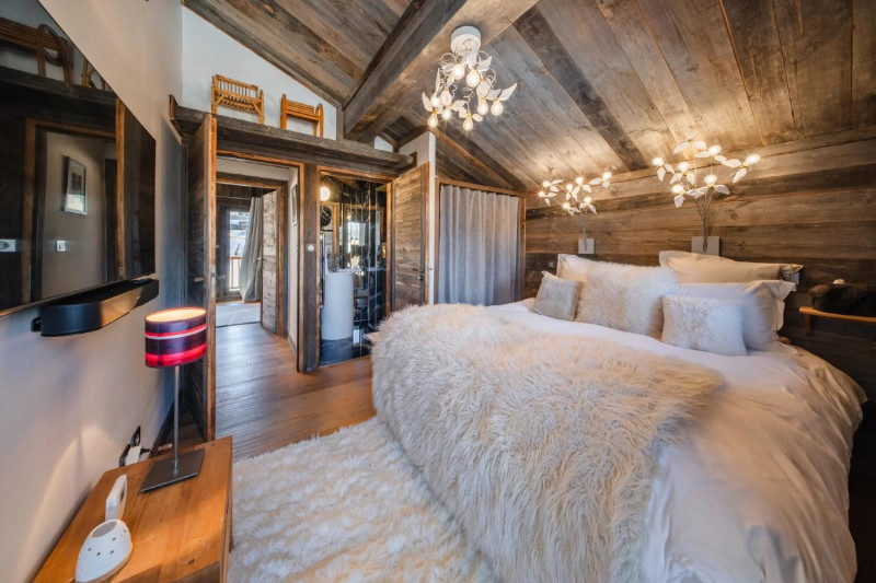 a7ced29b-a7b6-435a-9d10-9c9134d0d57e-1267097