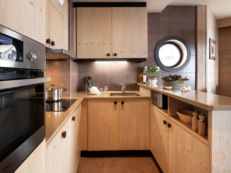 aaa-148253-43-1344531