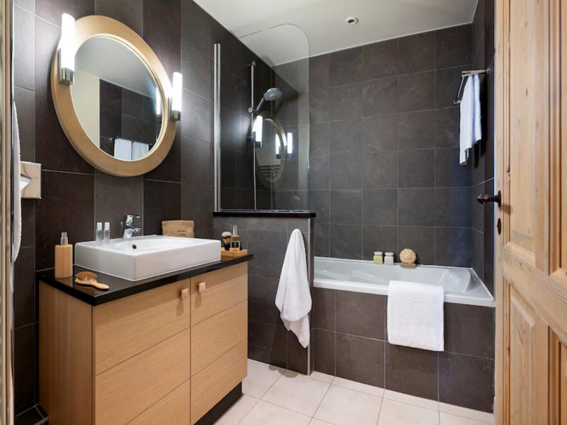 aaa-148280-43-1351531