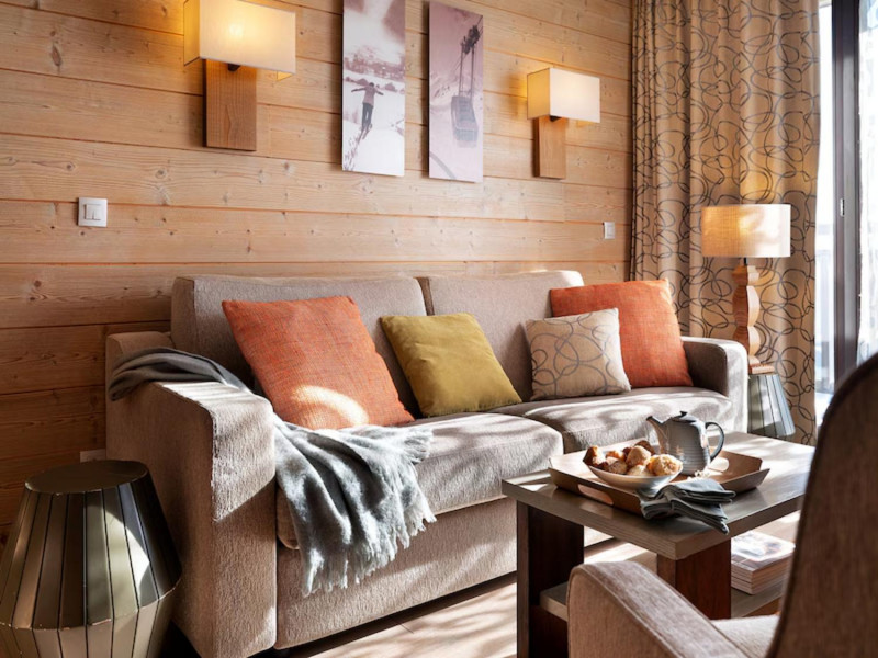 aaa-148302-43-1351525