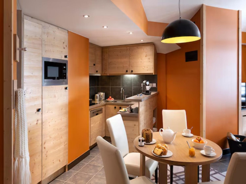 aaa-148523-43-1000011