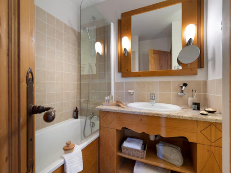 aaa-160656-43-1015618