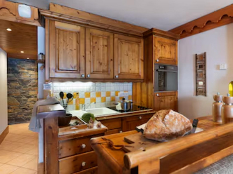 aaa-176457-43-1038781