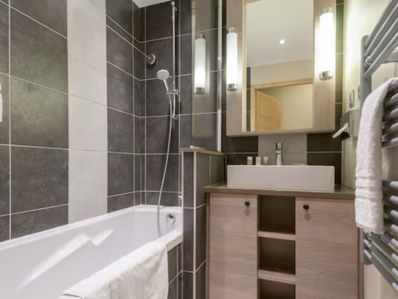 aaa-70703-43-1000025