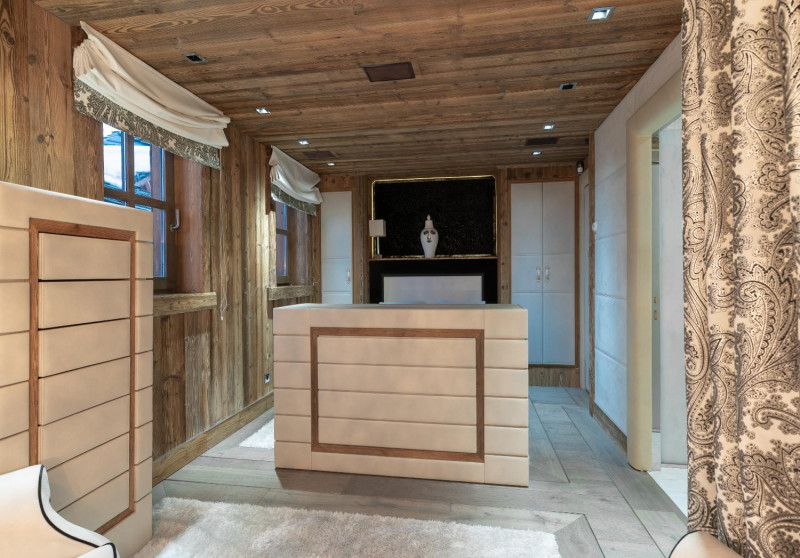 ab3f27c4-4371-4e70-8f0b-26dc65b8826d-1451937