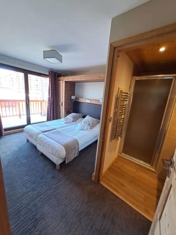 app5-8p-source-arc-10-1063722