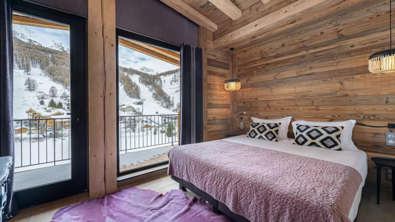 appartement-penthouse-chamois-12-location-chalets-covarel-val-disere-alpes-france-chambre-2-jpg-1450584