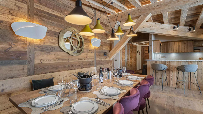 appartement-penthouse-fleche-10-location-chalets-covarel-val-disere-alpes-france-espace-repas-jpg-1450574