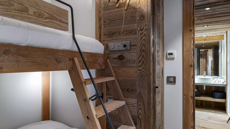 appartement-sifflote-12-location-chalets-covarel-val-disere-alpes-france-chambre-3-jpg-1450524