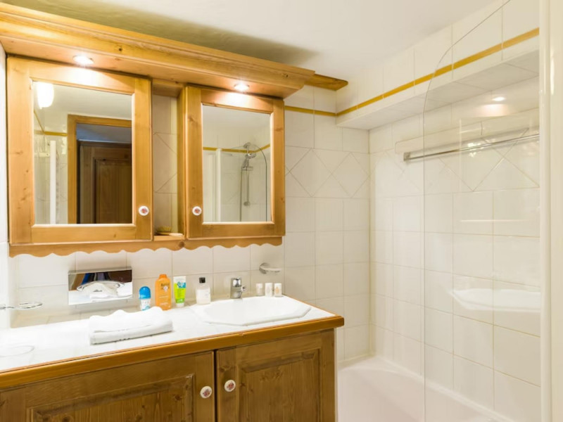 avp001-les-alpages-de-chantel-les-arcs-bathroom-2-1458813 avp001-les-alpages-de-chantel-les-arcs-bathroom-2-1458813
