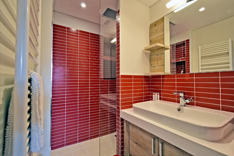 b02e48e4-19be-42c1-bd61-4fc9bfd8d41e-1451112