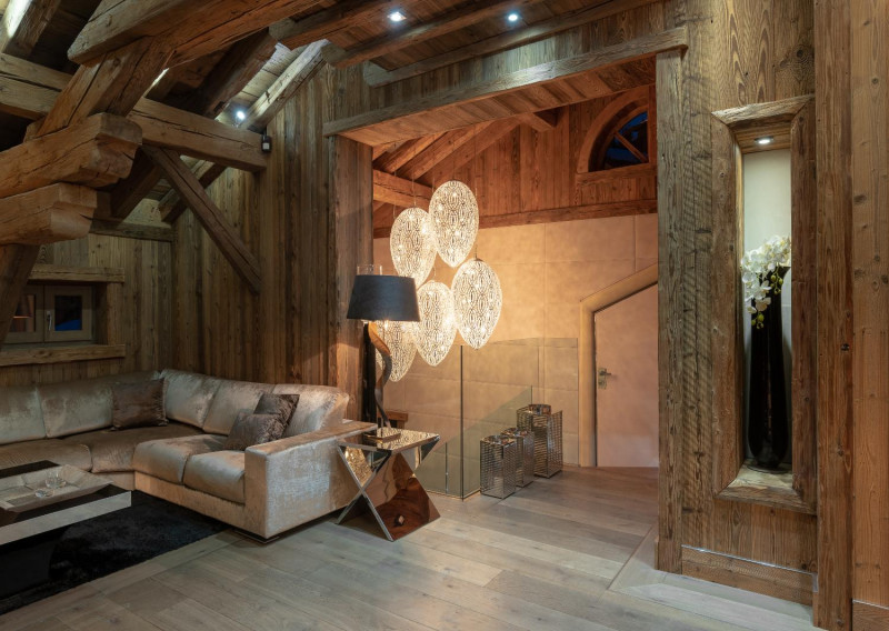 b46460b4-2784-44aa-abb9-051974a046b6-1451940