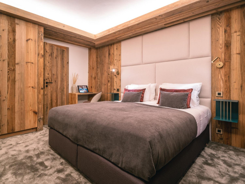 b9d0f53a-17bb-4d94-940f-03b158c977a5-1450812