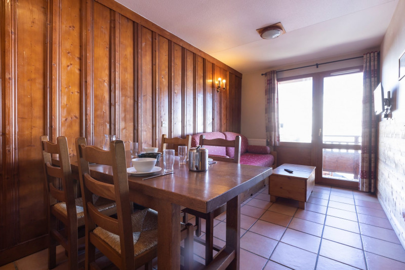 balcons-vt-apt2-val-thorens-living-room-1462527