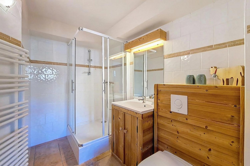 bathroom-spacious-5-bedroom-10-person-apartment-near-the-slopes-in-saint-martin-de-belleville-1460628