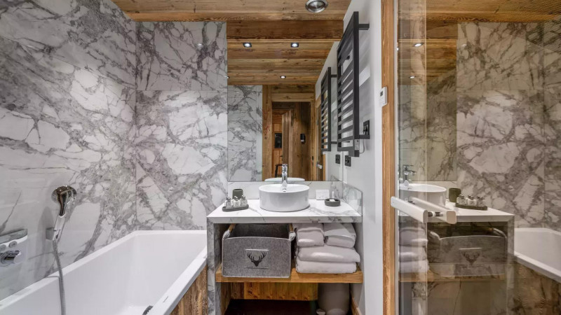 best-view-location-chalets-covarel-val-d-ise-re-alpes-france-salle-de-bain-5-jpg-1450504