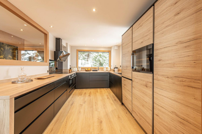 bf497f0a-935b-45e8-b97b-b6dc200c312b-1451655