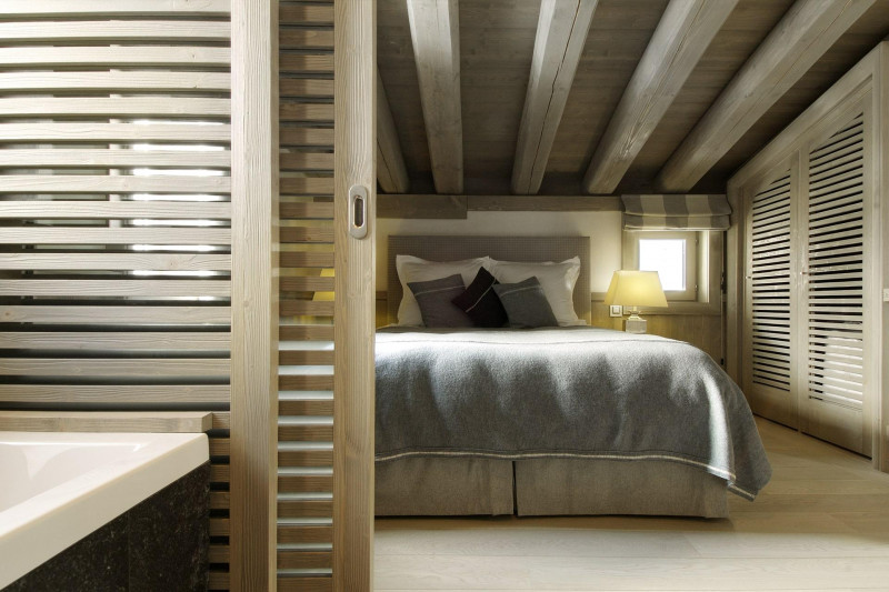 black-pearl-val-d-isere-5-bedroom-chalet-bedroom-1452084