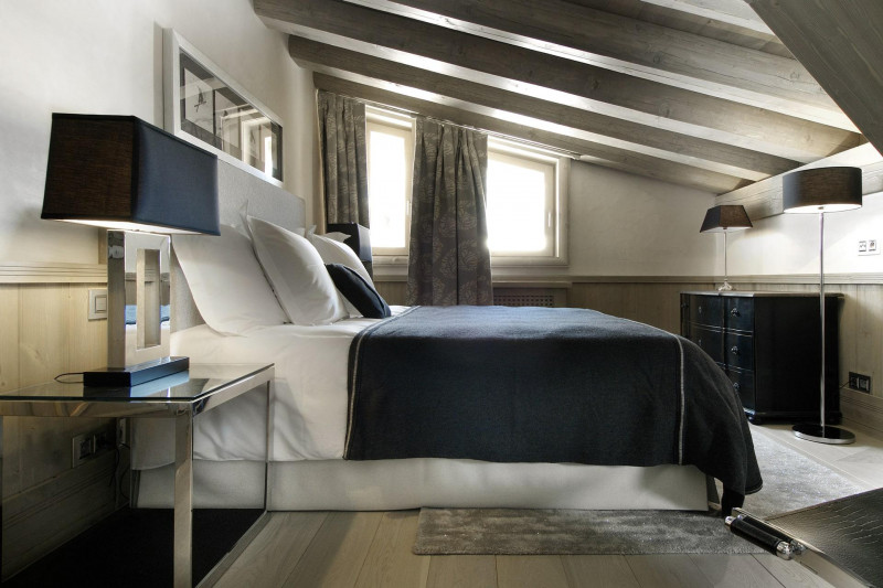black-pearl-val-d-isere-5-bedroom-chalet-bedroom-2-1452082