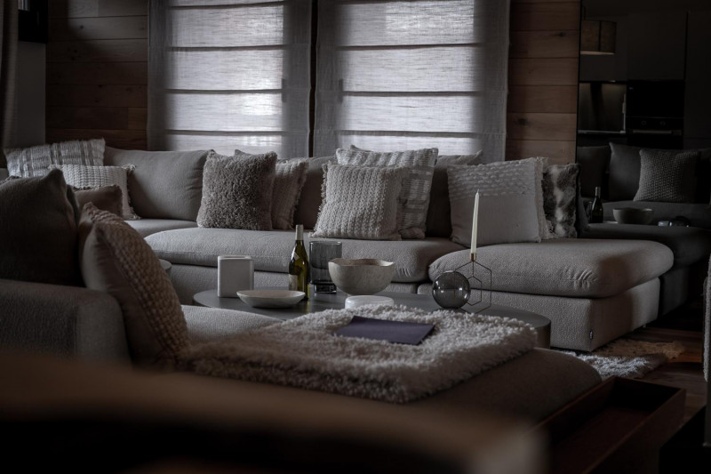 c200dd25-f8d4-4bf7-8533-1a1865a976c8-1451348