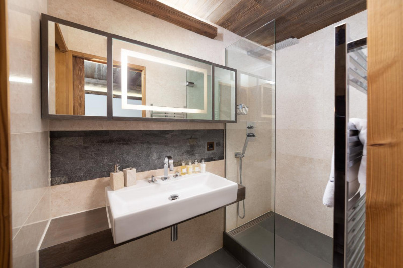 c401e9b1-cdd9-46d2-8a36-01d39fbee72d-1451305