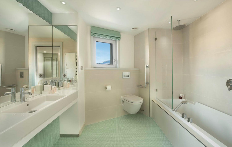 c6923c65-8ea8-441c-96bf-7168e1d67afd-1451747