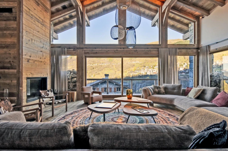 ce9f426b-3e2d-40b3-a603-3f84ca1c8d4c-1451179